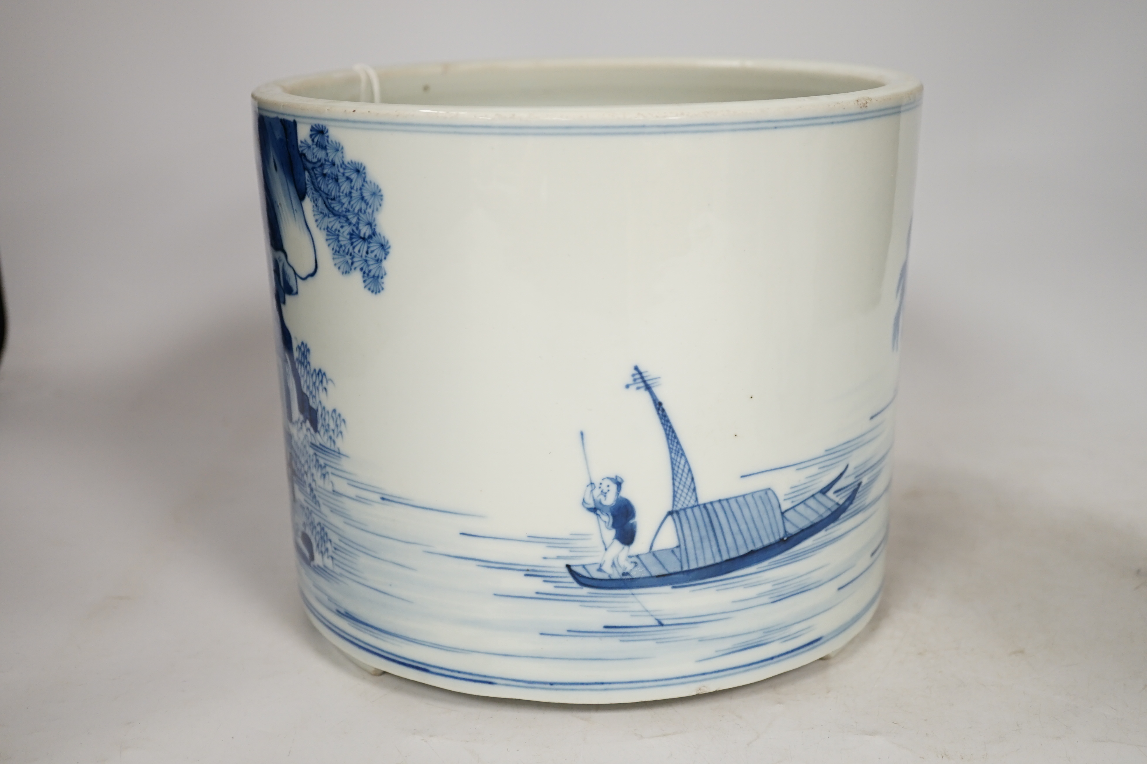 A Chinese blue and white brushpot, 17cm high. Condition - good
